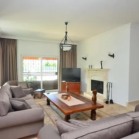 Βίλα Villa Acar *